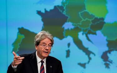epa08404703 European Commissioner for Economy, Paolo Gentiloni speaks during a press conference on the Spring 2020 Economic Forecast in the European Union in Brussels, Belgium, 06 May 2020, amid the ongoing coronavirus COVID-19 pandemic.  EPA/KENZO TRIBOUILLARD / POOL