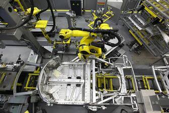 industria fabbrica produzione La produzione di un'auto Ferrari in una foto diffusa dall'ufficio stampa, Maranello (Modena), 24 settembre 2019.
++ HO - NO SALES, EDITORIAL USE ONLY ++