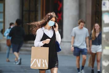 Zara chiude 1.200 negozi nel mondo e punta sull'online