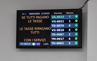 Agenzia delle Entrate Un pannello luminoso deI nuovi locali dell'Agenzia delle Entrate di via Finocchiaro Aprile durante l'inaugurazione. Genova, 20 Gennaio 2020.
ANSA/LUCA ZENNARO