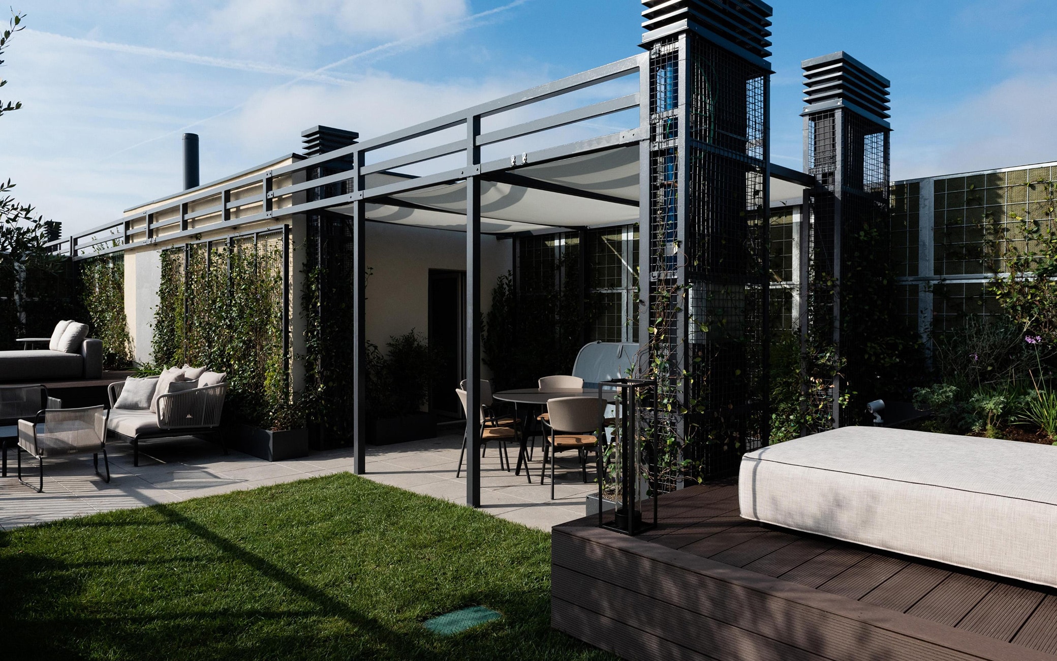 In forte aumento le richieste di appartamenti con il terrazzo Reale Immobili presenta la 'Collezione Prestige', selezione di proposte per un abitare unico nelle pi˘ belle citt‡ italiane, Milano, 10 ottobre 2019. Con questo progetto, la societ‡ immobiliare di Reale Group si rafforza nel settore delle abitazioni di lusso.
ANSA/ LUCA MATARAZZO