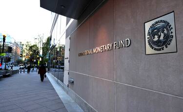 Fmi: “Siamo in una nuova fase della crisi, ma l’incertezza resta alta”