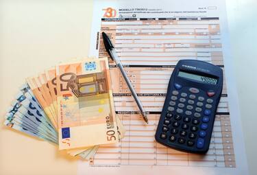Milano - Dichiarzione dei redditi - Tasse (Rich / IPA/Fotogramma, - 2016-11-23) p.s. la foto e' utilizzabile nel rispetto del contesto in cui e' stata scattata, e senza intento diffamatorio del decoro delle persone rappresentate
