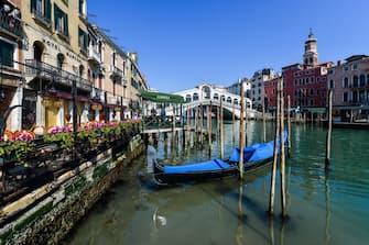 A view shows clear waters by a gondola outside Hotel Marconi (L) in Venice's Grand Canal near the Rialto Bridge (Rear) on March 18, 2020 as a result of the stoppage of motorboat traffic, following the country's lockdown within the new coronavirus crisis. (Photo by ANDREA PATTARO / AFP) (Photo by ANDREA PATTARO/AFP via Getty Images)
