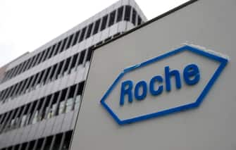 A photo taken on February 1, 2012 shows the logo of Swiss pharmaceutical giant Roche in Basel. Roche posted an 7 percent increase in its annual net profit of 9,5 billion Swiss Francs (Euro 7,9 billion). Roche announced last month it had launched a takeover bid for Illumina, after the US company specialising in life sciences rebuffed an offer. AFP PHOTO / SEBASTIEN BOZON (Photo credit should read SEBASTIEN BOZON/AFP via Getty Images)