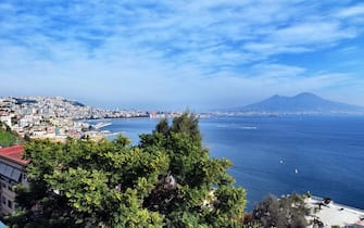 VIEW OF THE GULF OF NAPLES WITH VESUVIUS IN THE BACKGROUND.  (photo cico / Fotogramma, napoli - 2015-11-10) ps the photo can be used in compliance with the context in which it was taken, and without the defamatory intent of the decorum of the people represented
