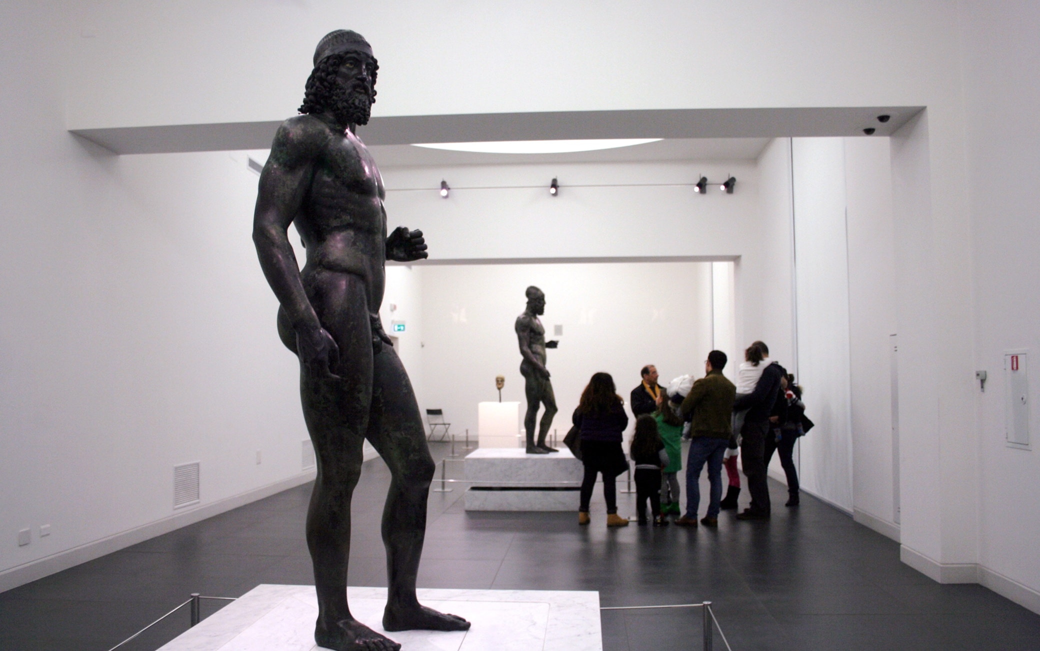 Bronzi Di Riace Le Nuove Ipotesi Erano 5 E Non 2 E In Origine Erano Biondi Sky Tg24