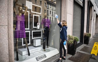 Pulizie e sanificazione in un negozio di abbigliamento in corso Venezia prima della riapertura dopo il lockdown a causa del coronavirus Covid-19, Milano, 17 maggio 2020.  Ansa/Matteo Corner