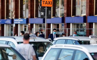People at the taxi stop outside Termini train station during the first day of reopening for travel between Regions, Rome, Italy, 3 June 2020. ANSA/RICCARDO ANTIMIANI