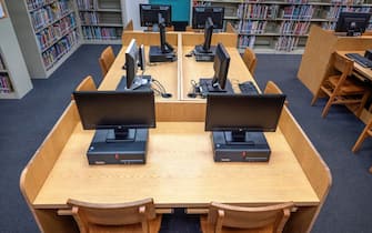 epa08637753 The Media Center is seen empty at the Bob Graham Education Center on the back to school day in Miami, Florida, USA, 31 August 2020. Due the Covid-19 restrictions the beginning of the 2020-2021 school year in Miami-Dade will be online using the My School Online platform allowing students to take classes from their homes. Computer crashes and confusion spoiled the first day of school for Miami-Dade County students, teachers and parents trying to log on for virtual classes in a pandemic.  EPA/CRISTOBAL HERRERA-ULASHKEVICH