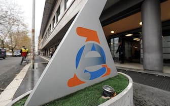 L'ingresso della nuova sede dell'Agenzia delle Entrate, Roma, 14 dicembre 2017. ANSA/RICCARDO ANTIMIANI