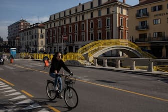 MILAN, ITALY - SEPTEMBER 30: A cyclist rides past the building site of a bike lane part of VenTo, a 679 km cycle path linking Venice to Turin and other major cities of Northern Italy along the banks of the river Po on September 30, 2020 in Milan, Italy. Since the end of lockdown Milan authorities have added a further 35 kilometers of pop-up bike lanes and cycle paths and encouraged cycling and riding e-scooters as a safer form of transport away from jam-packed buses or subway trains, in order to promote social distancing in response to COVID-19. (Photo by Emanuele Cremaschi/Getty Images)