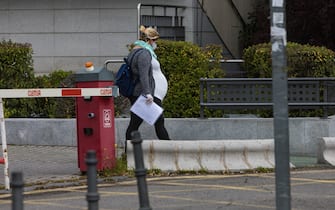 MADRID, SPAIN - APRIL 14: A pregnant woman wearing a face mask is seen at the La Paz University Hospital on April 14, 2020 in Madrid, Spain. Spain is beginning to reduce strict lockdown measures to ease its economy, people in some services including manufacturing and construction are being allowed to return to work but must adhere to strict safety guidelines. More than 18,000 people are reported to have died in Spain due to the COVID-19 outbreak, although the country has reported a decline in the daily number of deaths. (Photo by David Benito/Getty Images)