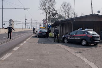 - VENICE, ITALY - MARCH 12: Carabinieri police officers stop cars at the entrance of the Ponte della LibertÃ  on March 12, 2020 in Venice, Italy. Italy has decided to close all stores except for pharmacies, grocery stores and tobacco shops, in a desperate attempt to stop the spread of the coronavirus, the latest available data says that 827 people died in 2 weeks. (Photo by Stefano Mazzola/Awakening/Getty Images)