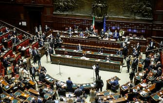 La seduta della Camera dei deputati riunita per votare lo scostamento di bilancio ed il Nadef, Roma 14 ottobre 2020. ANSA/FABIO FRUSTACI