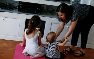 Foto Cecilia Fabiano/ LaPresse 
12 Maggio 2020 Roma (Italia)
Cronaca 
Fase 2 : La famiglia Ricci Valentini  ha vissuto il lockdown con cinque figli in casa gestendo lavoro e scuola , la mancata riapertura delle scuole crea difficolt&#xe0; di gestione ed organizzazione anche in previsione di una ripresa delle attivit&#xe0; lavorative 
Nella Foto :  Eleonora aspetta la lezione di danza 
Photo Cecilia Fabiano/LaPresse
May 12 , 2020 Rome (Italy) 
News
Phase 2 : The Ricci Valentini family experienced the lockdown with five children at home managing work and homeschooling , since the schools are still closed the family have many management and organization difficulties especially  if happens a resumption of work activities
In the pic : Eleonora is waiting for dance lesson