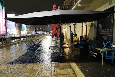 Milano, Chiusura alle ore 18 per i Locali, Bar e Ristoranti per il nuovo DPCM, nella foto Locali chiusi sul Naviglio Grande (Duilio Piaggesi/Fotogramma, Milano - 2020-10-26) p.s. la foto e' utilizzabile nel rispetto del contesto in cui e' stata scattata, e senza intento diffamatorio del decoro delle persone rappresentate