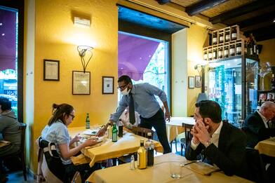 Covid, boom di prenotazioni nei ristoranti per pranzo in zona gialla