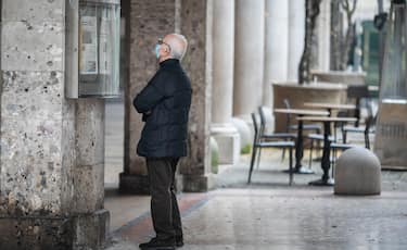Bergamo Coronavirus - anziani in strada (Bergamo - 2020-11-09, Foto Â©Sergio Agazzi) p.s. la foto e' utilizzabile nel rispetto del contesto in cui e' stata scattata, e senza intento diffamatorio del decoro delle persone rappresentate
