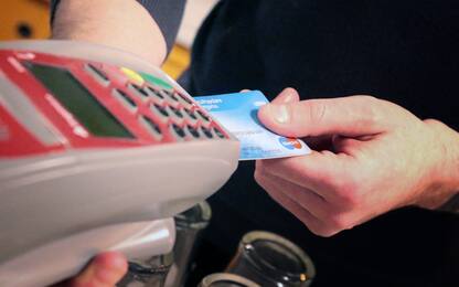 Pnrr, multe a partire da giugno per chi rifiuta pagamenti con Pos