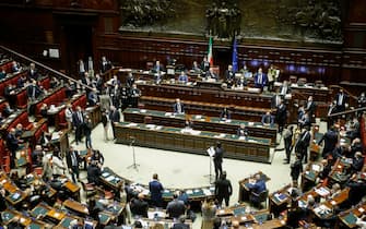La seduta della Camera dei deputati riunita per votare lo scostamento di bilancio ed il Nadef, Roma 14 ottobre 2020. ANSA/FABIO FRUSTACI
