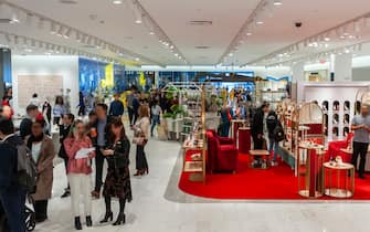 Visitors to the Neiman Marcus department store in the Hudson Yards mall on the West Side of Manhattan on its grand opening day, Friday, March 15, 2019. Retailers, including the Neiman Marcus department store, opened their shops in the development which was built on a platform over the West Side railroad yards. Office, residential, public space and retail space comprise the first phase in what is arguably the most expensive construction project ever built in the U.S.   (Photo by Richard B. Levine) (New York - 2019-03-15, Richard B. Levine / IPA) p.s. la foto e' utilizzabile nel rispetto del contesto in cui e' stata scattata, e senza intento diffamatorio del decoro delle persone rappresentate