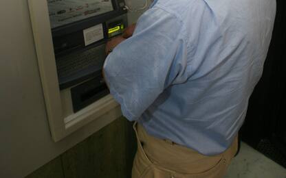 Roma, rapinavano anziani agli sportelli bancomat: tre arresti
