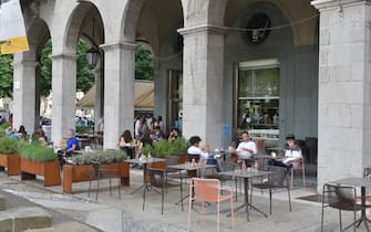 Bergamo Proroga dehors per evitare assembramenti gente al ristorante seduta all'esterno nei dehors concessi in massa a Bergamo e ora prorogati Balzer sentierone Bergamo 9 Ottobre 2020 Tiziano Manzoni