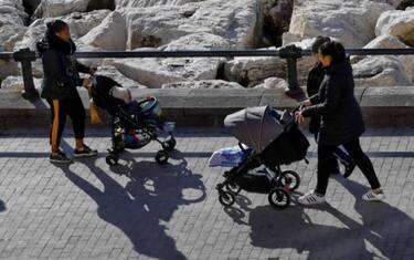 Bonus bebé e maternità a tutti gli stranieri con permesso di lavoro