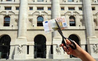 Milan - Crisis of economy and global finance - Business Square - the bag of milano - Devaluation of the euro