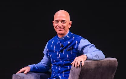 Record per Jeff Bezos, patrimonio supera i 200 miliardi di dollari 