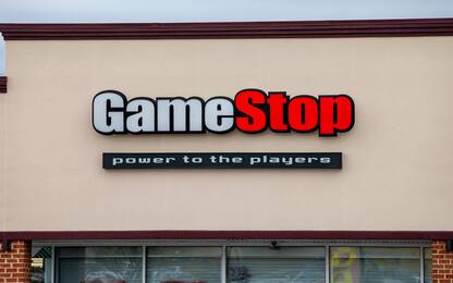 GameStop licenzia il CEO e il titolo crolla a Wall Street
