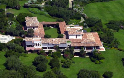 Berlusconi: messe in vendita alcune proprietà, non Arcore