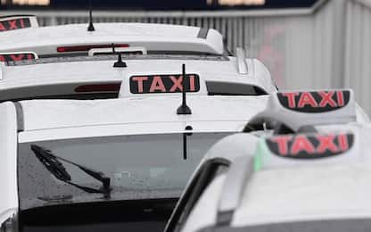 Roma, arrestato amministratore di 21 cooperative taxi per estorsione