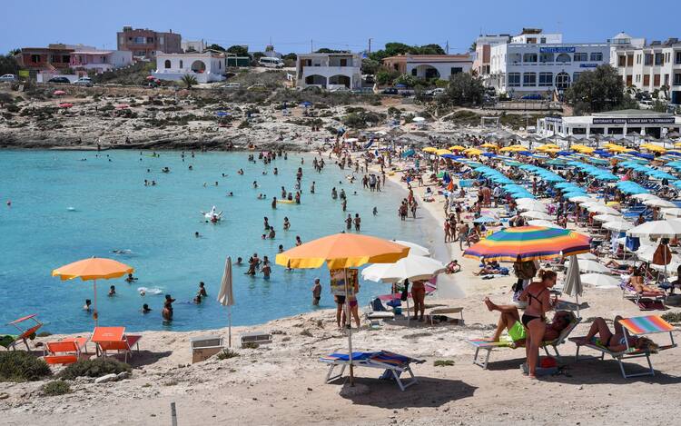 Bonus Vacanze 2021 A Chi Spetta E Quali Sono Le Novita Rispetto Al 2020 Sky Tg24