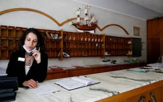 Una receptionist di un hotel