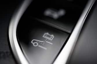 Simbolo all'interno di un'auto elettrica che indica lo stato della batteria