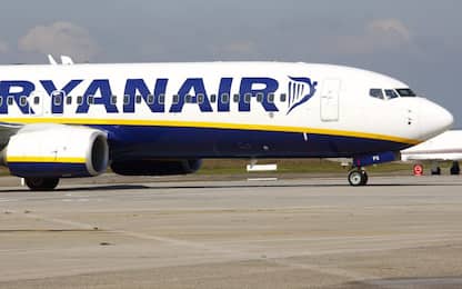 Rissa in volo, aereo Ryanair costretto ad atterraggio emergenza