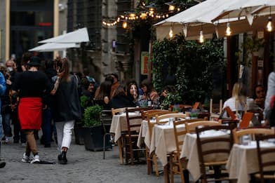 Ristoranti, Coldiretti: nel weekend 6 italiani su 10 a cena fuori