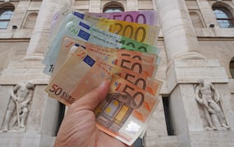 Euro , soldi banconote - inflazione e dìcrollo della borsa