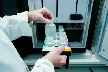 Ue, anche in Italia cala l'uso di antibiotici ma resistenza resta alta