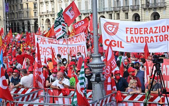Unions: “Government thinks about work not only on May 1st”