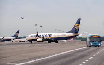 Milan Malpensa Airport In the photo some Ryanair airplanes (Milan - 2019-07-29, CC) ps the photo can be used in compliance with the context in which it was taken, and without the defamatory intent of the decorum of the people represented