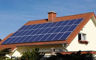 Pannelli fotovoltaici sul tetto di una casa