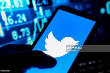 BRAZIL - 2021/08/31: In this photo illustration the Twitter logo seen displayed on a smartphone. (Photo Illustration by Rafael Henrique/SOPA Images/LightRocket via Getty Images)