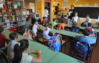 Bambini in una scuola elementare 