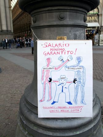 Una manifestazione per il salario minimo garantito, a Milano