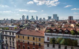 Milano.  Skyline della Citta  di Milano Vista di Corso Buenos Aires grattacieli e Duomo
Nella foto i grattacieli di Porta Nuova e torre Unicredit (Milano - 2021-09-21, Carlo Cozzoli) p.s. la foto e' utilizzabile nel rispetto del contesto in cui e' stata scattata, e senza intento diffamatorio del decoro delle persone rappresentate