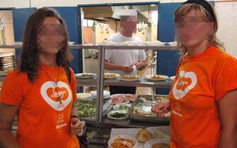 roma 24 8 05 sede atac via prenestina i ragazzi kosovari dell associazione italiakosovo ospiti a pranzo alla mensa aziendale
ph ad emmeviroma