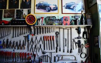 Officina Elettrauto Dario Cerquoni Elettrauto, Officina di Riparazioni Dario Cerquoni in Via Andrea Verga, 22 (Milano - 2017-02-15, Duilio Piaggesi) p.s. la foto e' utilizzabile nel rispetto del contesto in cui e' stata scattata, e senza intento diffamatorio del decoro delle persone rappresentate